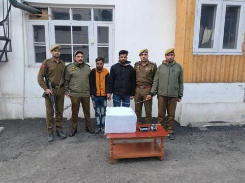 समीक्षा बैठक में उपिस्थत केंद्रीय राज्य मंत्री शोभा करंदलाजे व अन्य। संवाद