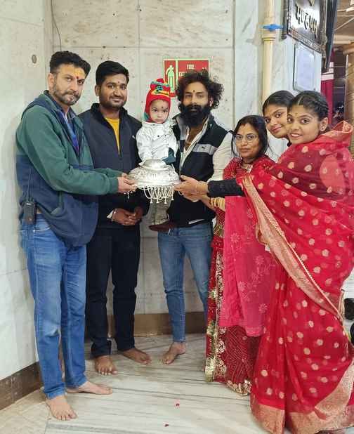 बाबा महाकाल के खजाने में पहुंचा रजत का छत्र व मुकुट बाबा महाकाल के खजाने में पहुंचा रजत का छत्र व मुकुट