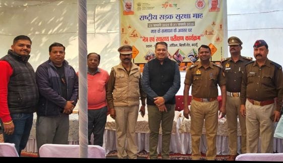 एआरटीओ परिसर में यातायात माह के समापन पर स्वास्थ्य परिक्षण कराते एआरटीओ अंबरीश कुमार।स्रोत-एआरट एआरटीओ परिसर में यातायात माह के समापन पर स्वास्थ्य परिक्षण कराते एआरटीओ अंबरीश कुमार।स्रोत-एआरट