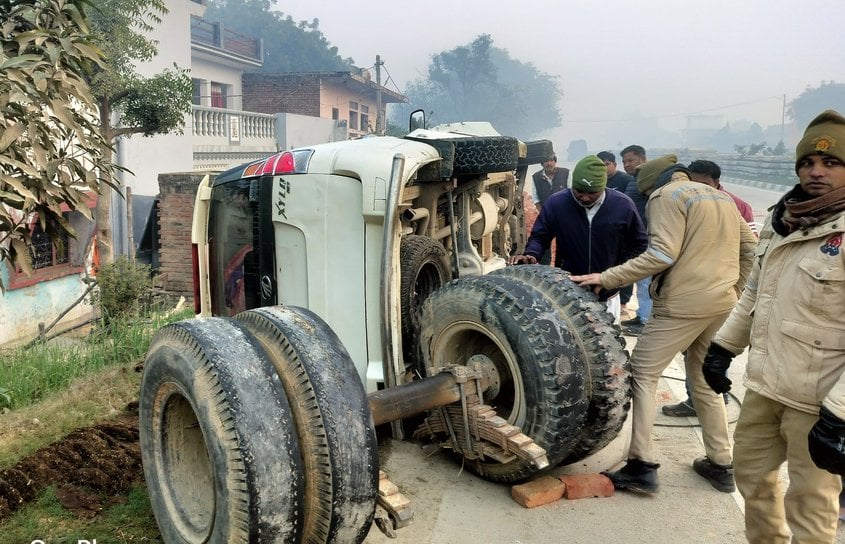 राजगढ़ के समीप सड़क हादसे में घायल श्रद्धालु जगन। संवाद