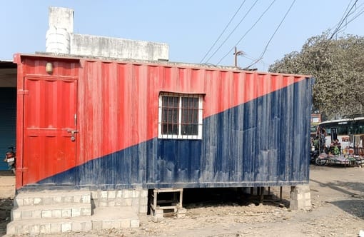 शहर के असम चौराहे के पास स्थित पुलिस चौकी। संवाद
