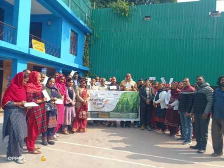 ग्राम पंचायत दाड़ला में मेरी पॉलिसी-मेरे हाथ अभियान के अंतर्गत कृषि उपनिदेशक किसानों को फसल बीम ग्राम पंचायत दाड़ला में मेरी पॉलिसी-मेरे हाथ अभियान के अंतर्गत कृषि उपनिदेशक किसानों को फसल बीम