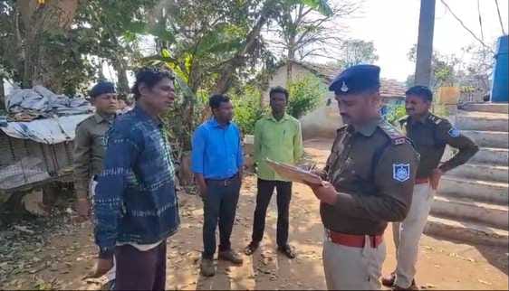 जांच करती पुलिस जांच करती पुलिस