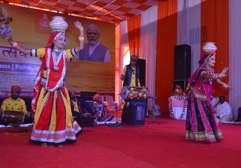 पिहोवा। अंतरराष्ट्रीय सरस्वती महोत्सव में आयोजित चित्रकला प्रतियोगिता में हिस्सा लेते बच्चे। सं पिहोवा। अंतरराष्ट्रीय सरस्वती महोत्सव में आयोजित चित्रकला प्रतियोगिता में हिस्सा लेते बच्चे। सं