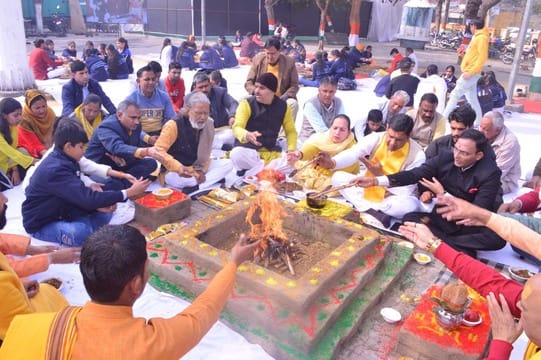 पिहोवा। अंतरराष्ट्रीय सरस्वती महोत्सव में रंगोली बनाती छात्राएं। संवाद पिहोवा। अंतरराष्ट्रीय सरस्वती महोत्सव में रंगोली बनाती छात्राएं। संवाद