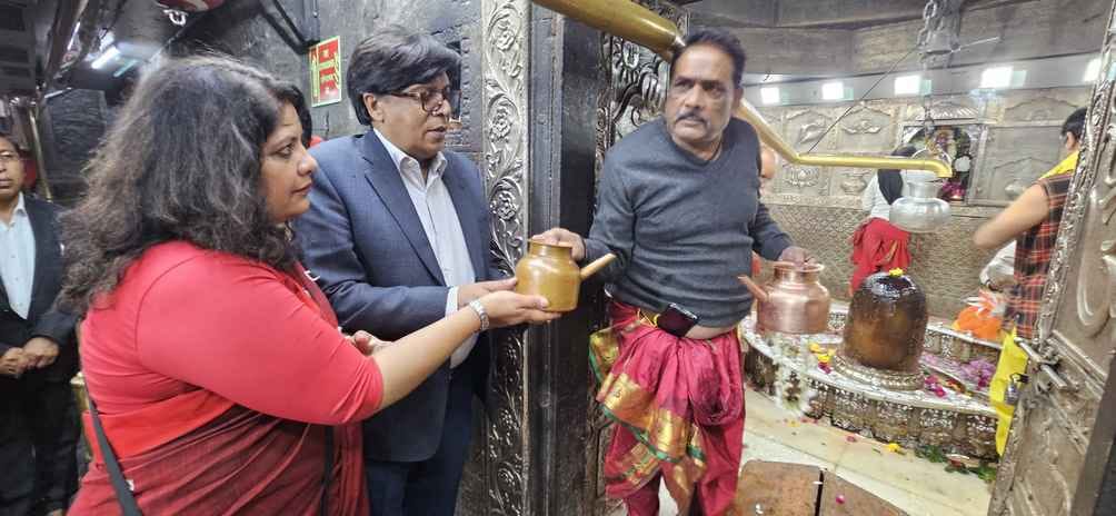 अपर मुख्य सचिव डॉ राजौरा ने बाबा महाकाल के दर्शन कर मन्दिर परिसर सिहस्थ 2028 की कार्य योजना का अपर मुख्य सचिव डॉ राजौरा ने बाबा महाकाल के दर्शन कर मन्दिर परिसर सिहस्थ 2028 की कार्य योजना का