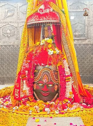 बाबा महाकाल के आंगन मे हुई 40 दिवसीय फाग उत्सव की शुरुआत, आरती के दौरान चढ़ाया गुलाल बाबा महाकाल के आंगन मे हुई 40 दिवसीय फाग उत्सव की शुरुआत, आरती के दौरान चढ़ाया गुलाल