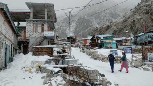 किन्नौर जिले के प्रसिद्ध पर्यटक स्थल छितकुल में पडी ताजा बर्फबारी। संजीव कुमार