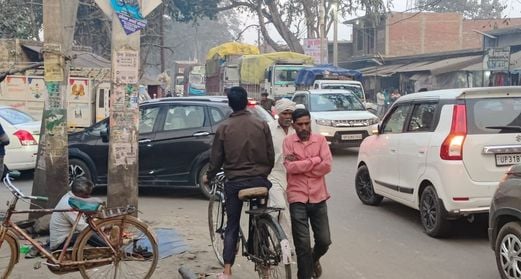 लखीमपुर-सिकंदराबाद हाइवे पर सलिहाबाद के पास लगा जाम। संवाद