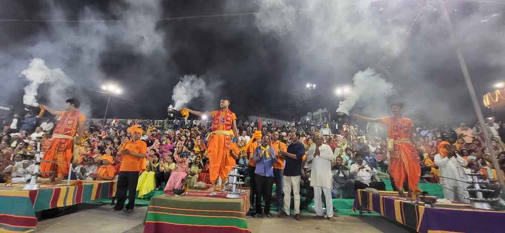 सीहोर। नर्मदा जयंती पर चुनरी यात्रा निकाली, हुई मां नर्मदा की महाआरती।