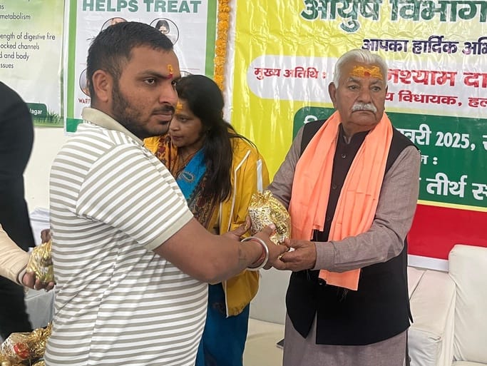 श्री आदिबद्री में आयुष शिविर का उद्घाटन करते विधायक घनश्याम दास। डीआईपीआरओ