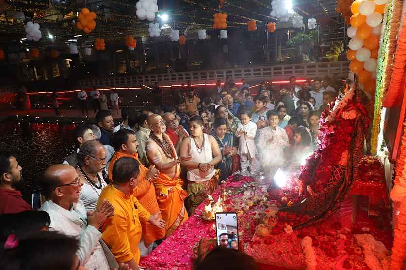 भस्म आरती मे भांग के श्रृंगार से सजे बाबा महाकाल, मुंडमाला भी पहनी