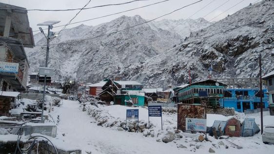 जलोड़ी जोत में हुआ 30 सेंटीमीटर ताजा हिमपात। संवाद जलोड़ी जोत में हुआ 30 सेंटीमीटर ताजा हिमपात। संवाद