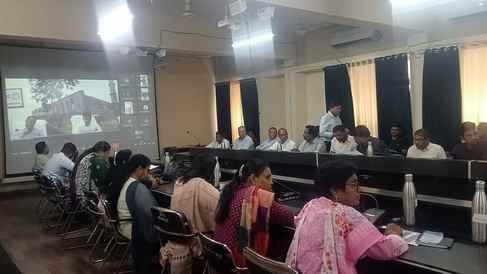 जनसुनवाई में ज़ूम एप से जुड़े अनुपस्थित अधिकारी