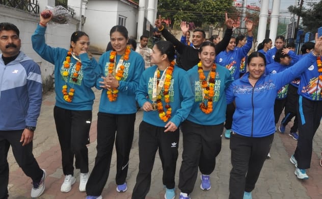 धर्मशाला में पहुंची नेशनल गेम में कबड्डी में सूबे को तीसरी बार चैंपियन बनाने खिलाडी उपायुक्त क