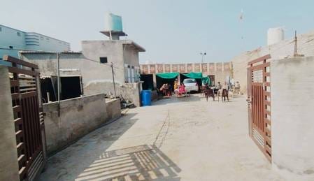 भूना के दिगोह गांव निवासी सुखविंदर सिंह से घटनाक्रम को लेकर बातचीत करते हुए पुलिस जांच अधिकारी भूना के दिगोह गांव निवासी सुखविंदर सिंह से घटनाक्रम को लेकर बातचीत करते हुए पुलिस जांच अधिकारी