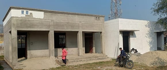 न्यूरिया के राजकीय इंटर कॉलेज की लैब में अलमारी में रखे उपकरण।संवाद न्यूरिया के राजकीय इंटर कॉलेज की लैब में अलमारी में रखे उपकरण।संवाद