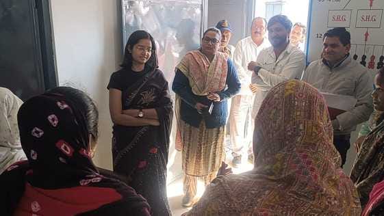 सीहोर। जिला पंचायत सीईओ डॉ. नेहा जैन ने जिले के ग्राम थूनाकला में विभिन्न विकास कार्यों का निरी सीहोर। जिला पंचायत सीईओ डॉ. नेहा जैन ने जिले के ग्राम थूनाकला में विभिन्न विकास कार्यों का निरी