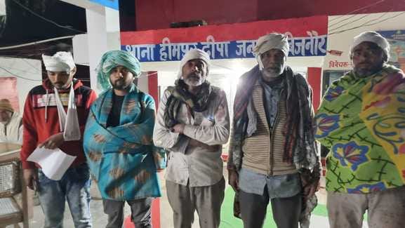 झगड़े में घायल हुए लोग झगड़े में घायल हुए लोग