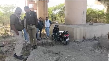 पांड्याखेड़ी ब्रिज के नीचे से मिली 11वीं के छात्र की लाश, गले मे बंधी थी रस्सी मुंह में ठूस रखा पांड्याखेड़ी ब्रिज के नीचे से मिली 11वीं के छात्र की लाश, गले मे बंधी थी रस्सी मुंह में ठूस रखा