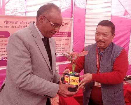 बस अड्डा परिसर हमीरपुर के साथ पीएनबी के हाउसिंग लोन एवं सूर्या घर ऋ ण एक्सपो के शुभारंभ पर कर्म