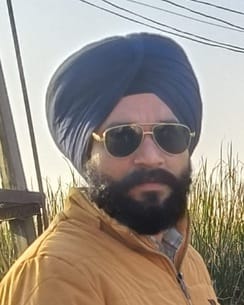 नगर परिषद अंबाला सदर के वार्ड नंबर एक में गली के बीचोंबीच लगा बिजली का खंभा। संवाद