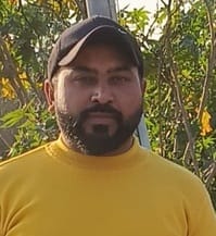 नगर परिषद अंबाला सदर के वार्ड नंबर एक में गली के बीचोंबीच लगा बिजली का खंभा। संवाद