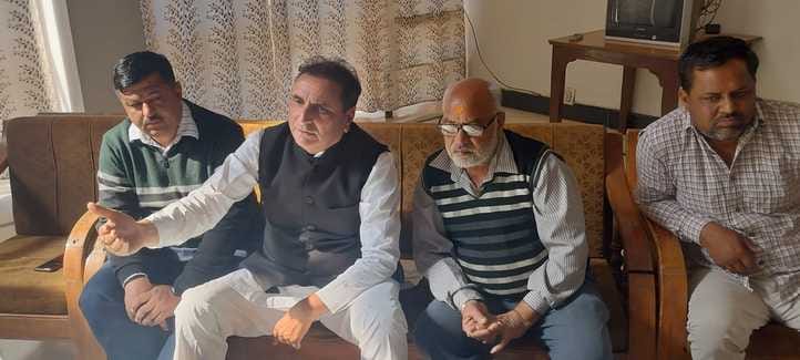 पूर्व आरटीडीसी चैयरमेन धर्मेंद्र राठौड़ मीडिया से रूबरू होते हुए पूर्व आरटीडीसी चैयरमेन धर्मेंद्र राठौड़ मीडिया से रूबरू होते हुए