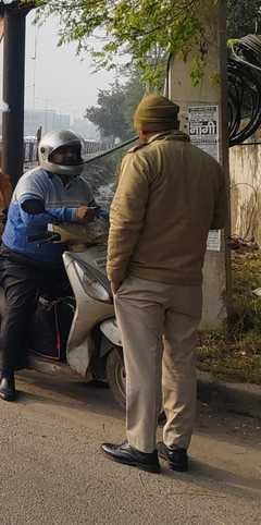 ट्रैफिक पुलिस को मौके पर ही डिजिटल भुगतान के लिए मिली नई पोस मशीन: संवाद