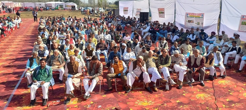 4 पुरकाजी की उत्तम शुगर मिल में आयोजित किसान जागरूकता मेले कार्यक्रम में बोलते वक्ता।