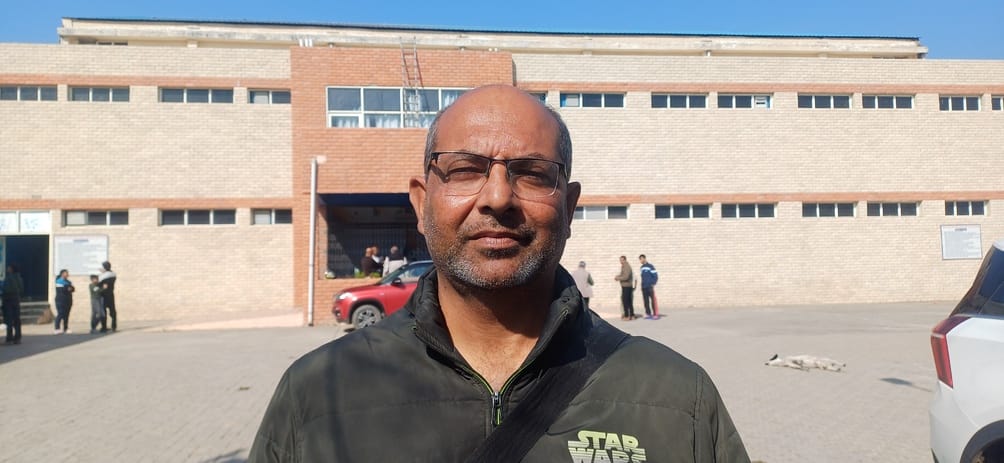 छावनी स्थित शहीद लेफ्टिनेंट मुकेश आनंद मेमोरियल बैडमिंटन स्टेडियम हाल में ट्रायल देते खिलाड़ छावनी स्थित शहीद लेफ्टिनेंट मुकेश आनंद मेमोरियल बैडमिंटन स्टेडियम हाल में ट्रायल देते खिलाड़