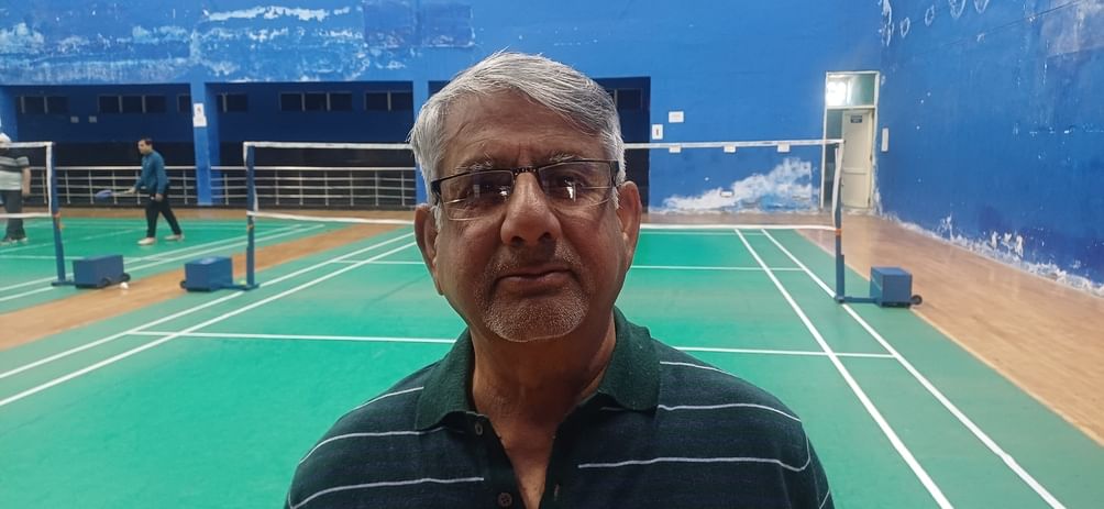 छावनी स्थित शहीद लेफ्टिनेंट मुकेश आनंद मेमोरियल बैडमिंटन स्टेडियम हाल में ट्रायल देते खिलाड़