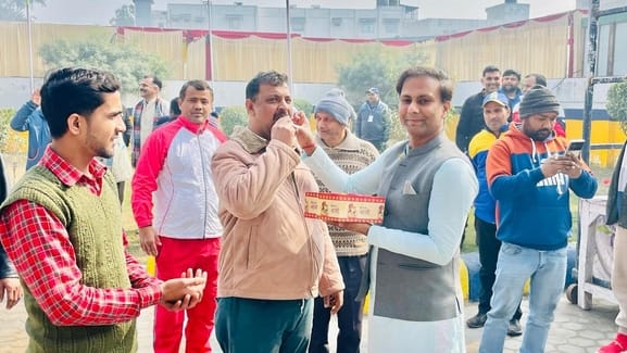 -फोटो 57 : रेस्ट हाउस में कार्यकर्ताओं के दिल्ली विस चुनाव की खुशी मनाते भाजपा नेता दिनेश कौशिक -फोटो 57 : रेस्ट हाउस में कार्यकर्ताओं के दिल्ली विस चुनाव की खुशी मनाते भाजपा नेता दिनेश कौशिक