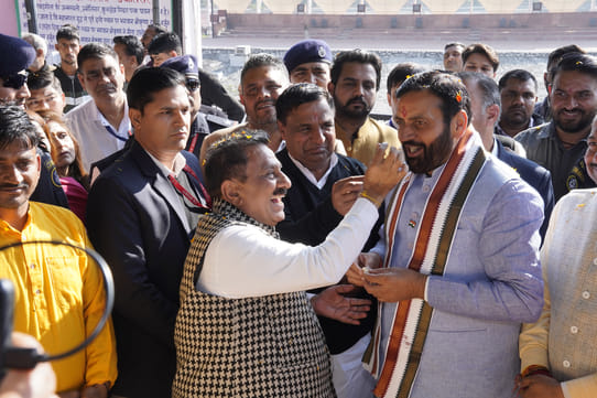 कुरुक्षेत्र। ज्योतिसर तीर्थ पर पूजा अर्चना करते मुख्यमंत्री नायब सिंह सैनी साथ में पूर्व राज्यम कुरुक्षेत्र। ज्योतिसर तीर्थ पर पूजा अर्चना करते मुख्यमंत्री नायब सिंह सैनी साथ में पूर्व राज्यम
