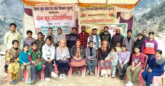 निरमंड खंड की जुआगी पंचायत में बेटीक पढ़ाओ बेटी बचाओ को लेकर किया जागरूक। संवाद निरमंड खंड की जुआगी पंचायत में बेटीक पढ़ाओ बेटी बचाओ को लेकर किया जागरूक। संवाद
