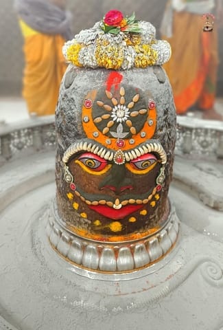 पहले रमाई भस्म फिर लगा मिष्ठान का भोग, आज भस्म आरती मे कुछ निराले स्वरूप मे सजे बाबा महाकाल पहले रमाई भस्म फिर लगा मिष्ठान का भोग, आज भस्म आरती मे कुछ निराले स्वरूप मे सजे बाबा महाकाल