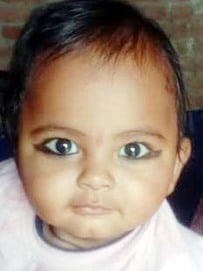 तालाब में डूबकर खुटार के जिगर कश्यप की मौत के बाद रोती मां पूनम देवी। संवाद तालाब में डूबकर खुटार के जिगर कश्यप की मौत के बाद रोती मां पूनम देवी। संवाद