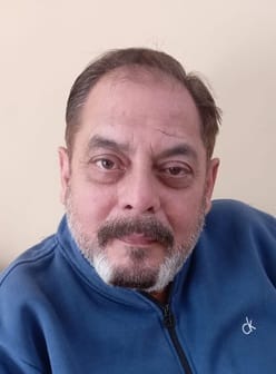 वार्ड नंबर दो में गंदे पानी की निकासी को लेकर दुकानदार द्वारा किया गया अस्थाई प्रबंध। संवाद वार्ड नंबर दो में गंदे पानी की निकासी को लेकर दुकानदार द्वारा किया गया अस्थाई प्रबंध। संवाद