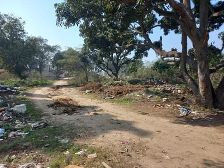 वार्ड नंबर दो में गंदे पानी की निकासी को लेकर दुकानदार द्वारा किया गया अस्थाई प्रबंध। संवाद वार्ड नंबर दो में गंदे पानी की निकासी को लेकर दुकानदार द्वारा किया गया अस्थाई प्रबंध। संवाद