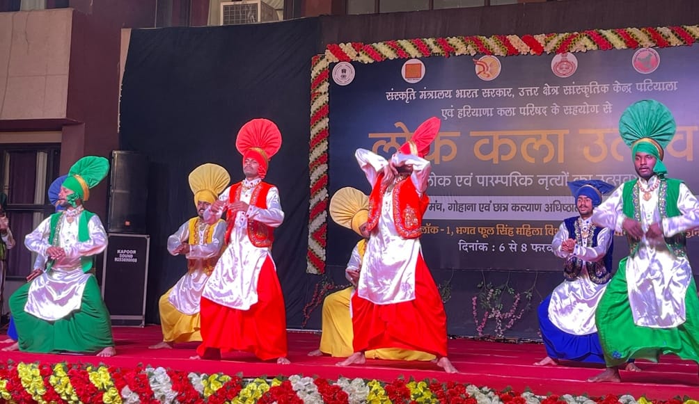 फोटो 26: सोनीपत के बीपीएस राजकीय महिला विश्वविद्यालय खानपुर कलां में लोक कला उत्सव के समापन पर फोटो 26: सोनीपत के बीपीएस राजकीय महिला विश्वविद्यालय खानपुर कलां में लोक कला उत्सव के समापन पर