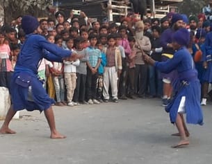माधोटांडा क्षेत्र में नगर कीर्तन में शामिल पंच प्यारे। संवाद माधोटांडा क्षेत्र में नगर कीर्तन में शामिल पंच प्यारे। संवाद