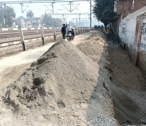 शहर के खालसा नगर क्षेत्र मेंं राम वाटिका के बाहर भरा पानी। संवाद शहर के खालसा नगर क्षेत्र मेंं राम वाटिका के बाहर भरा पानी। संवाद