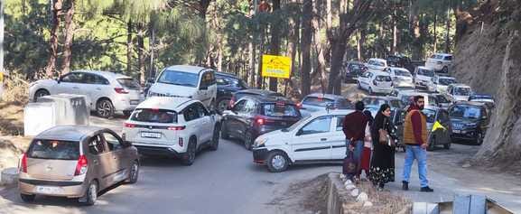 दियोटसिद्ध में पवित्र गुफा में विराजमान सिद्धयोगी बाबा बालक नाथ। संवाद