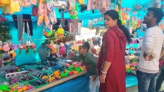 10सीटीके24.. बाबा मस्तनाथ मठ में सोमवार को आयोजित मेले के दौरान पूजा करते पूजारी। संवाद