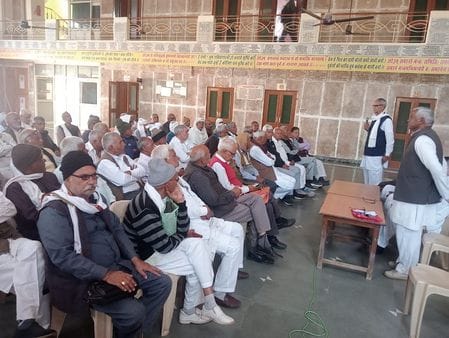 फोटो संख्या:71-यादव धर्मशाला महेंद्रगढ़ में सेवानिवृ कर्मचारियों को संबोधित करते महेंद्र सिंह फोटो संख्या:71-यादव धर्मशाला महेंद्रगढ़ में सेवानिवृ कर्मचारियों को संबोधित करते महेंद्र सिंह