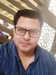 अंबाला छावनी के वार्ड नंबर पांच में सड़क किनारे बिखरी गंदगी। संवाद