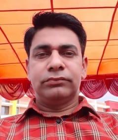 अंबाला छावनी के वार्ड नंबर पांच में सड़क किनारे बिखरी गंदगी। संवाद