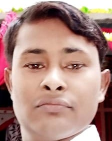 उझानी में कछला रोड पर कार की चपेट में आने से पलटे ई- रिक्शा सवार घायल बच्चे और महिला। संवाद उझानी में कछला रोड पर कार की चपेट में आने से पलटे ई- रिक्शा सवार घायल बच्चे और महिला। संवाद
