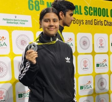 बिहार के पटना में चल रही 68वीं नेशनल स्कूल फेंसिंग गेम्स में फोइल इवेंट में रजत पदक विजेता प्रभ बिहार के पटना में चल रही 68वीं नेशनल स्कूल फेंसिंग गेम्स में फोइल इवेंट में रजत पदक विजेता प्रभ