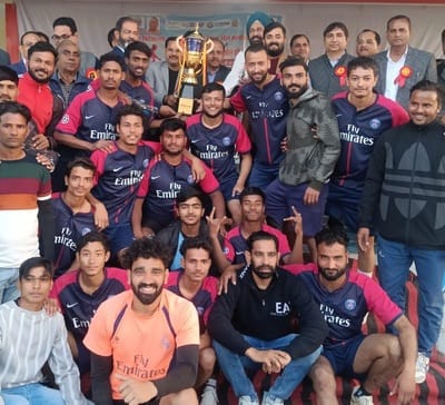 शहर के गांधी स्टेडियम में आयोजित राज्य स्तरीय फुटबॉल प्रतियोगिता के फाइल मैच में खेलते सीतापुर शहर के गांधी स्टेडियम में आयोजित राज्य स्तरीय फुटबॉल प्रतियोगिता के फाइल मैच में खेलते सीतापुर